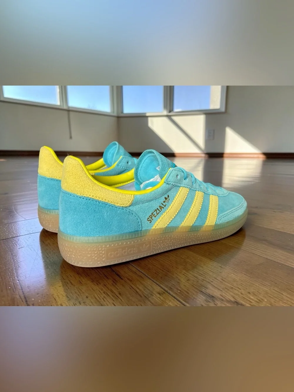 adidas Handball Spezial Size 6.5 Women NEW Blue/Yellow/Gold - Picture 2 of 9